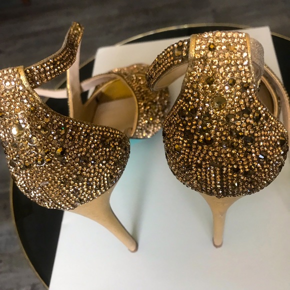 Betsey Johnson Gold, embellished evening shoes - Picture 5 of 8